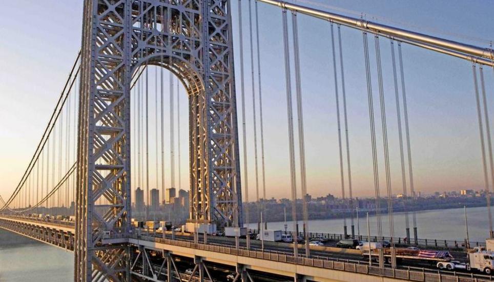 Othmar Ammanns Meisterwerk: Die George Washington Bridge in New York. Für die Tragseile wurden 170 000 Kilometer Stahldrähte verwendet. Bild: Key