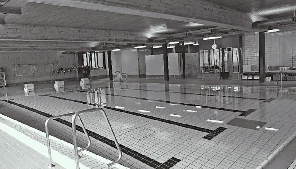 Nach 50 Jahren Betrieb sanierungsbedürftig: Das Lehrschwimmbecken im Innern des Schulhauses «Tannewäg» in Rafz. Bild: zVg/Schule unteres Rafzerfeld