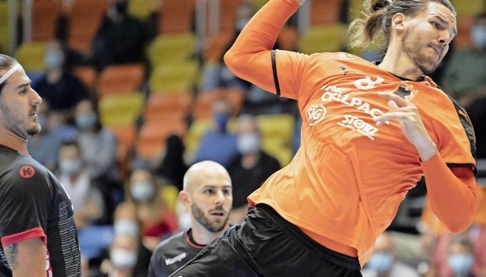 Erik Schmidt (r.) ist mit vollem Einsatz am Ball – und will mit aller Macht in den Cupfinal einziehen. Bild: Key