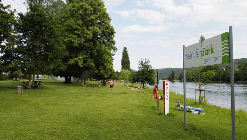 Ein ungewöhnliches Bild am Gailinger Rheinuferpark: Trotz sommerlicher Temperaturen sind kaum Besucher hier. Bilder: Gudrun Trautmann