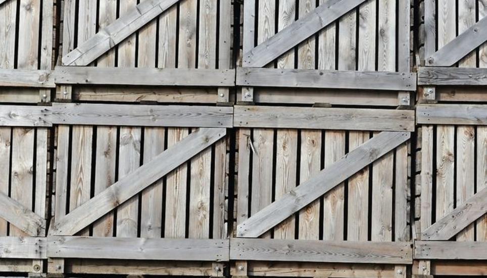 Die Kisten stapeln sich in Marthalen in die Höhe. Bild: ajo