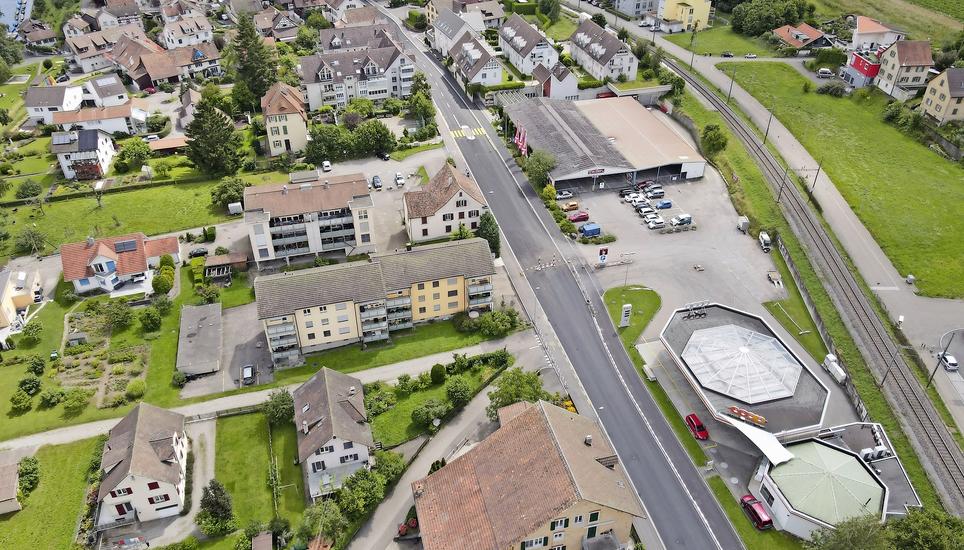 Die sanierte Strasse ist ab Montag für den Verkehr wieder geöffnet. Bild: Tobias Bolli