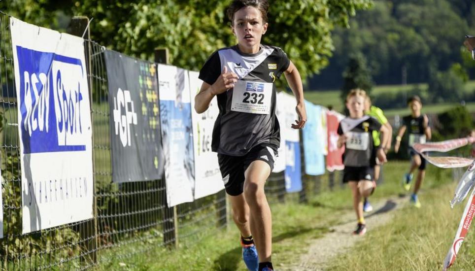 Der Schülertriathlon in Neunkirch fand 2020 trotz Corona statt. Bild: M. Räss