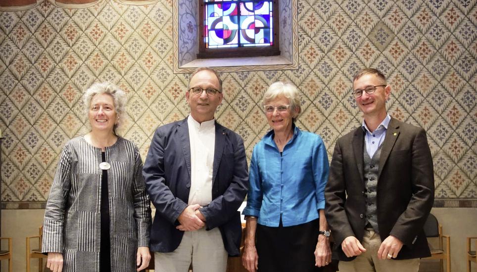 Johanna und Frieder Tramer (Paar links) werden in der Stadtkirche offiziell verabschiedet. Bild: Leonie-Sophia Pösch