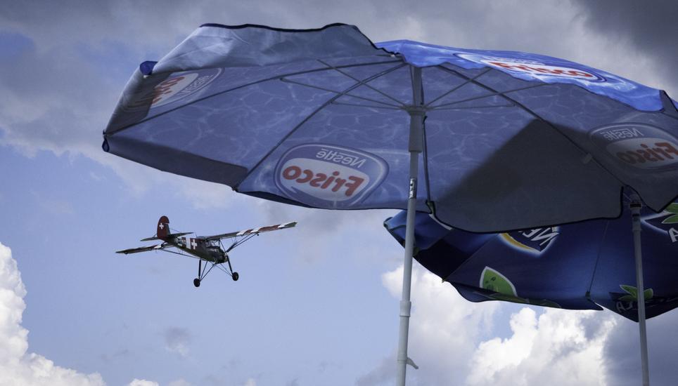 Mehrere Flugzeuge zierten den Klettgauer Himmel. Bild: Jeannette Vogel