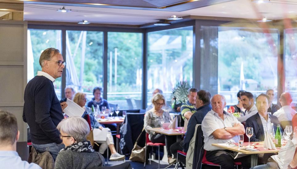 Präsident Dieter Mändli führte durch die Generalversammlung des Gewerbeverbandes Neuhausen am Rheinfall. Bild: Daniel Thüler