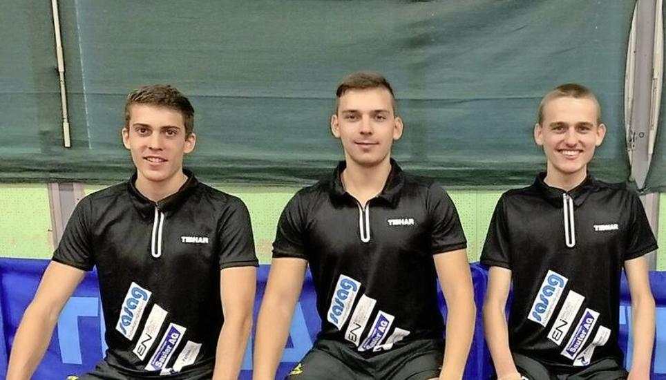 Das NLA-Team des TTC Neuhausen tritt in der Saison 2021/22 mit Elias Hardmeier, Filip Karin und Mauro Schärrer (v. l.) an – auch noch im TTCN-Kader Numa Ulrich. Bild: pd