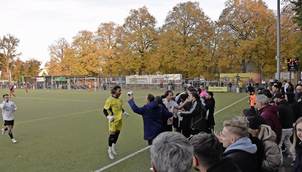 Grosser Jubel bei den SVS-Spielern und Fans über den Siegtreffer. Bild: Pascal Oesch