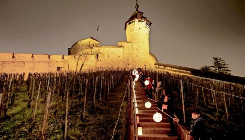Am 25. November werden öffentliche Gebäude wie der Munot wieder orange beleuchtet. Bild: Radio Munot