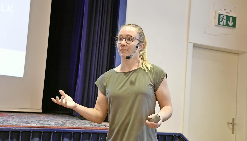 Ariella Kaeslin hielt vor den Sponsoren des VC Kanti einen eindrücklichen Vortrag über ihr Leben als Spitzensportlerin und die Zeit danach. Bild: hcs