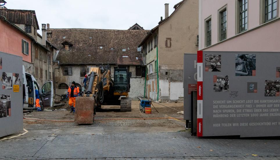 Am Dienstag wird mit den Abbrucharbeiten am Haus Eckstein begonnen. Bild: Lea Biedermann