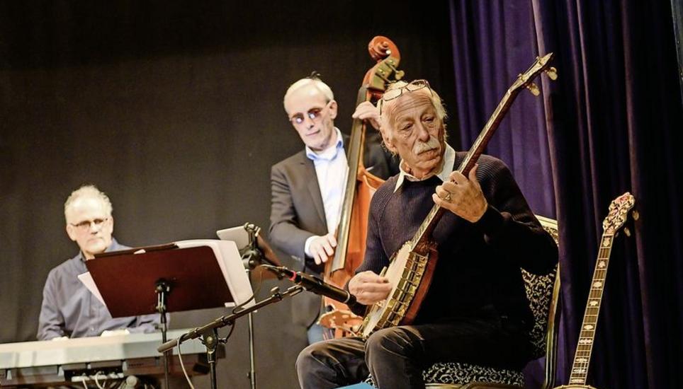 Ruedi Bleuer wurde von Alain Holzer, Präsident des Jazztreffs, zu Recht als der wohl «beste und begnadetste Banjospieler der Schweiz» bezeichnet. Bild: Selwyn Hoffmann