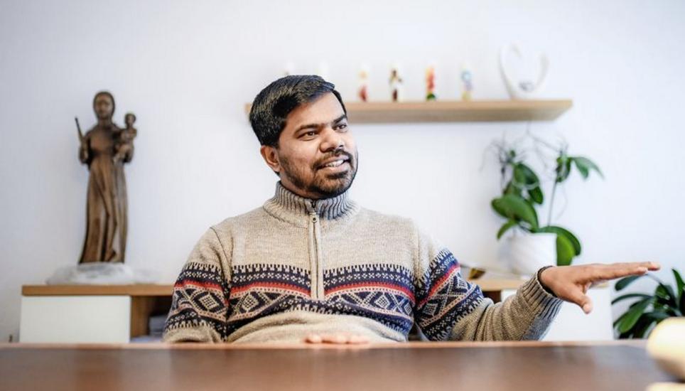 Promod Mathew Thomas hat nicht nur Theologie, sondern auch Journalismus studiert. Bild: Melanie Duchene