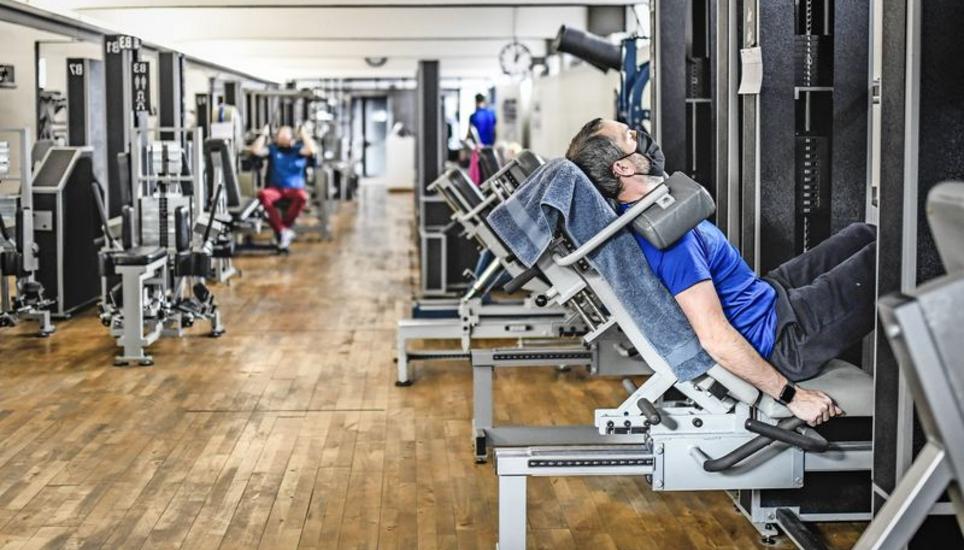 Gestern gegen Mittag im Fitnessstudio Kieser Training in Schaffhausen: Nun wird mit Maske trainiert. Bild: Melanie Duchene