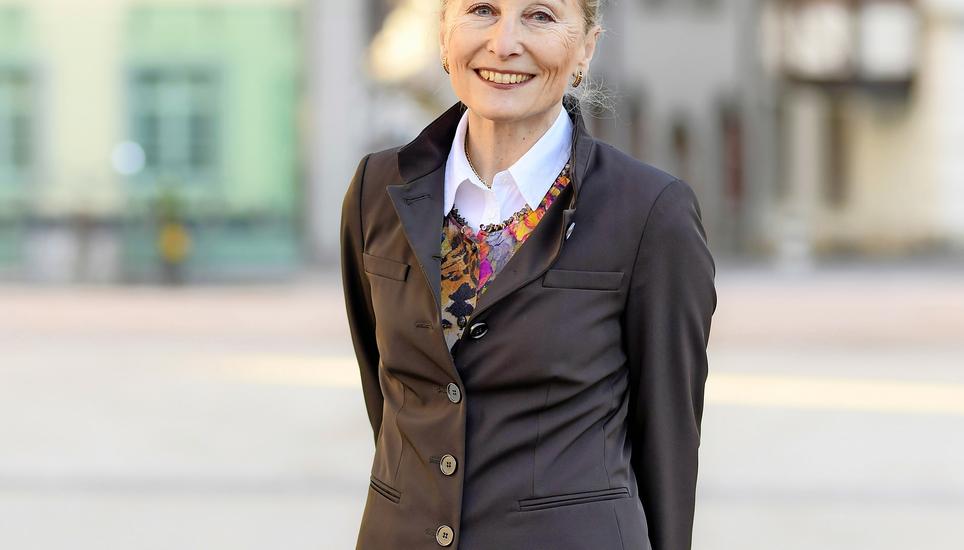 Schaffhausen ist ihre zweite Heimat: Nathalie Zumstein auf dem Herrenacker. Bild: Melanie Duckene