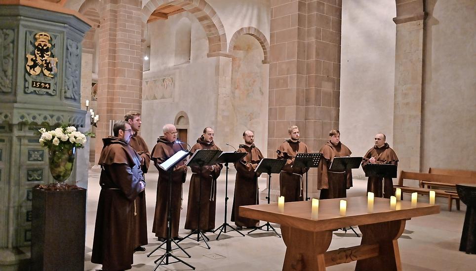 Der gregorianische Chor überzeugte mit kraftvollen Stimmen. Bild: Selwyn Hoffmann