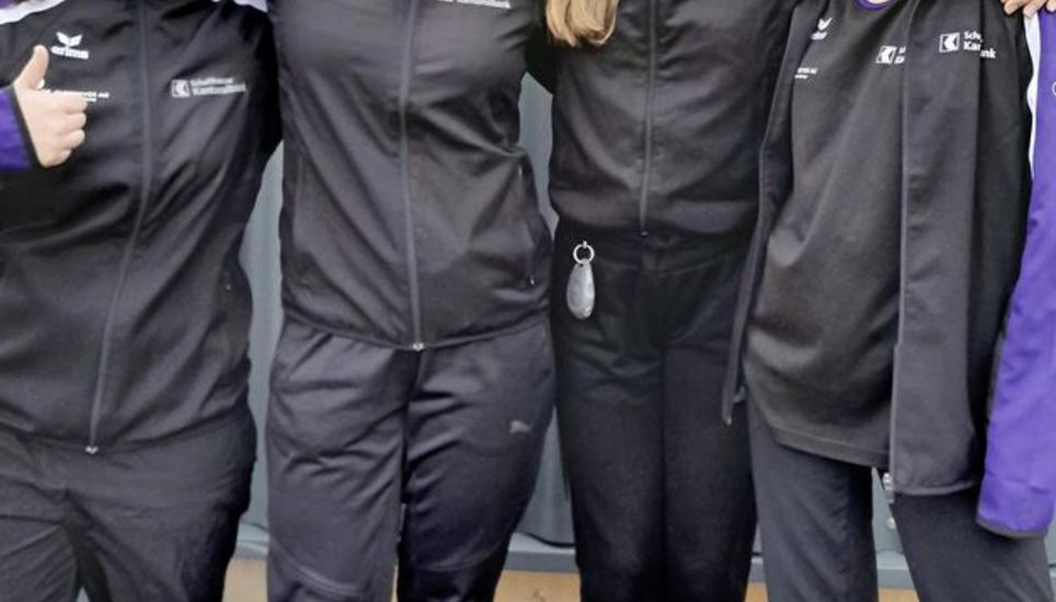 Souverän qualifizierten sie sich für Höheres (von links): Ladina Blätter, Anja von Arx (Skip), Jara Lengweiler und Lorena Mathez. . Bild: Michael Försterling