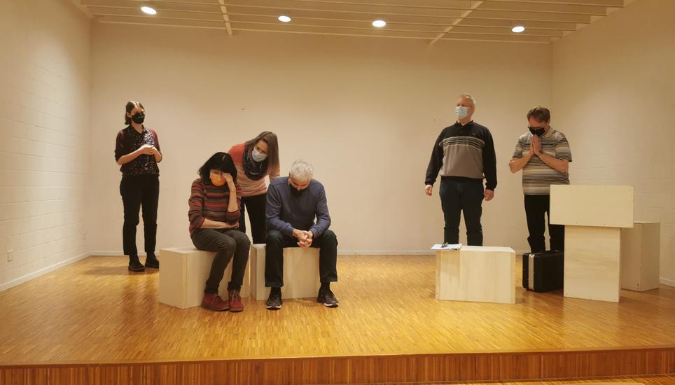 Viele Charakteren spielen im neusten Stück des Theatervereins mit. Bild: Radio Munot