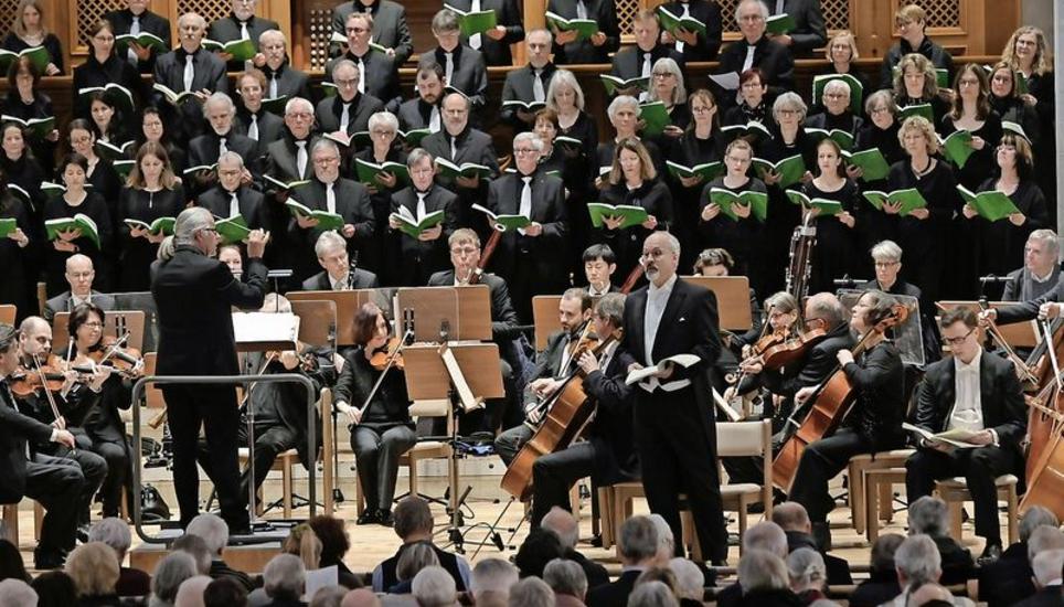 Soli, Chor und Orchester erbrachten grossartige Leistungen. Bild: Selwyn Hoffmann