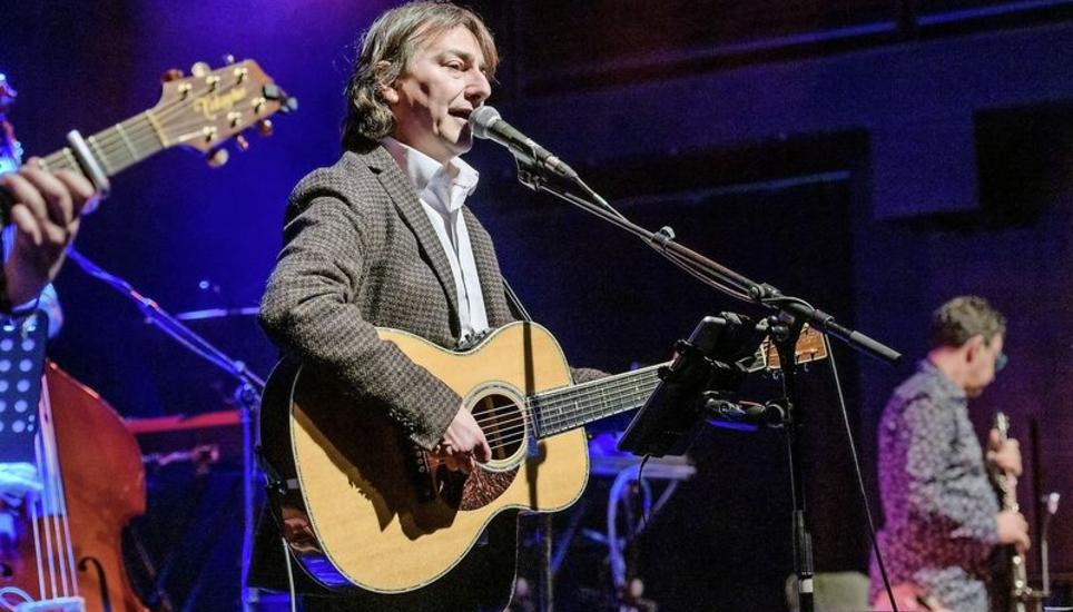 Pippo Pollina braucht keine grossen Effekte – er berührte das Publikum durch seine Musik und seine Texte. Bild: Michael Kessler