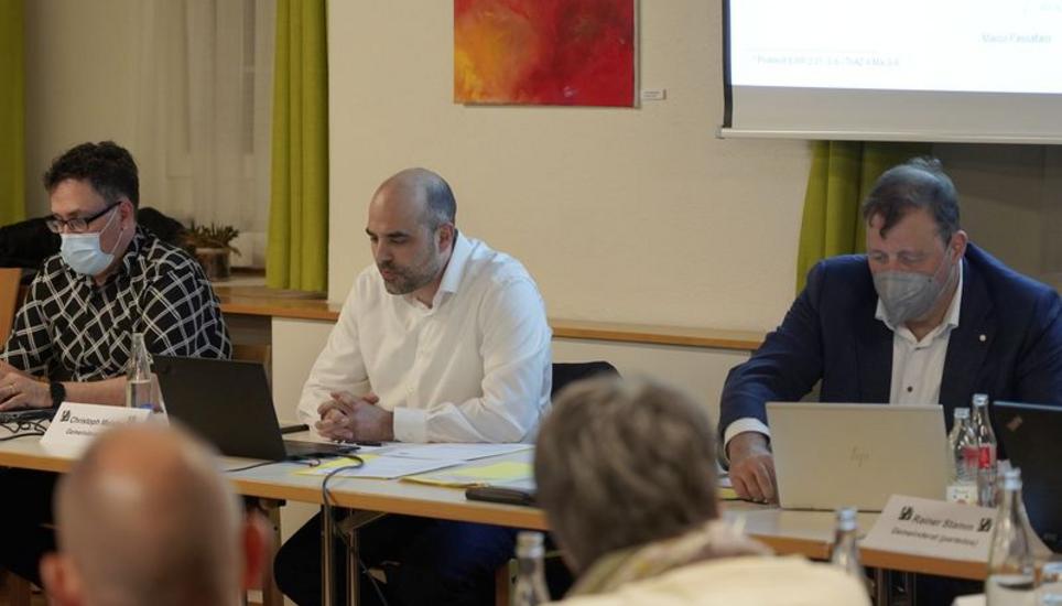 Déjà-vu: Besprochen wurden erneut die im Dorf zu erwartenden Lastwagen. Bild: Tobias Bolli