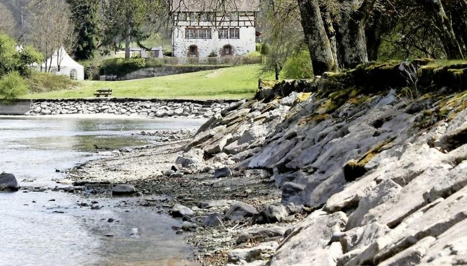 Steinwände und Betonmauern sollen einem natürlichen Ufer Platz machen. Bild: Dieter Ritter