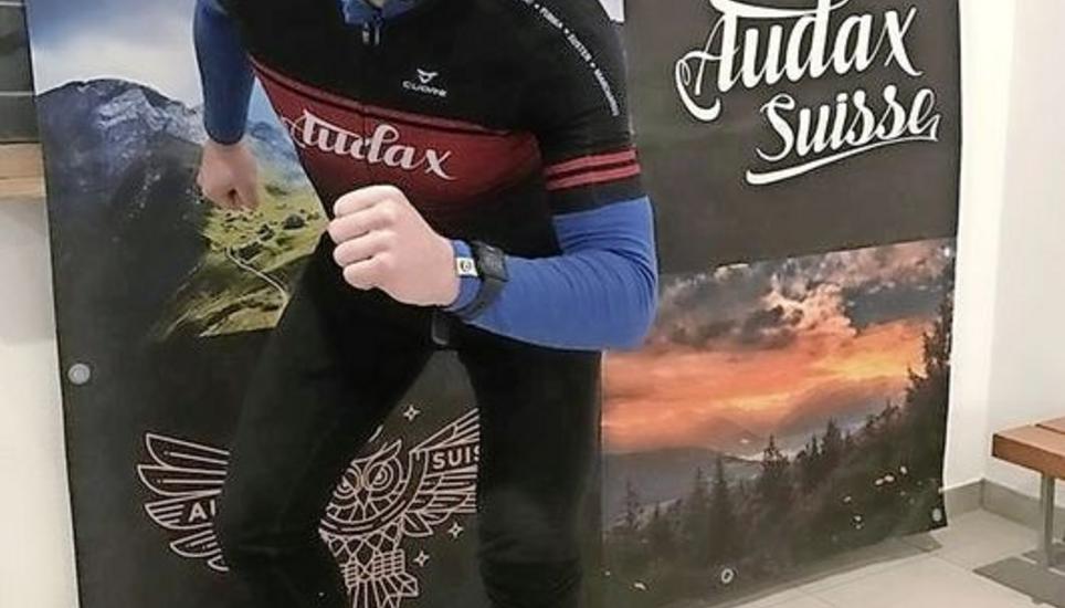 Ricardo Brütsch, der auf Inlineskates den Bodensee umrundet hat. Bild: zvg