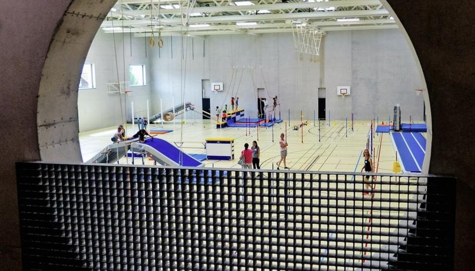 Architektonisch gekonnt: die neue Turnhalle in Beringen. Bild: Theo Kübler