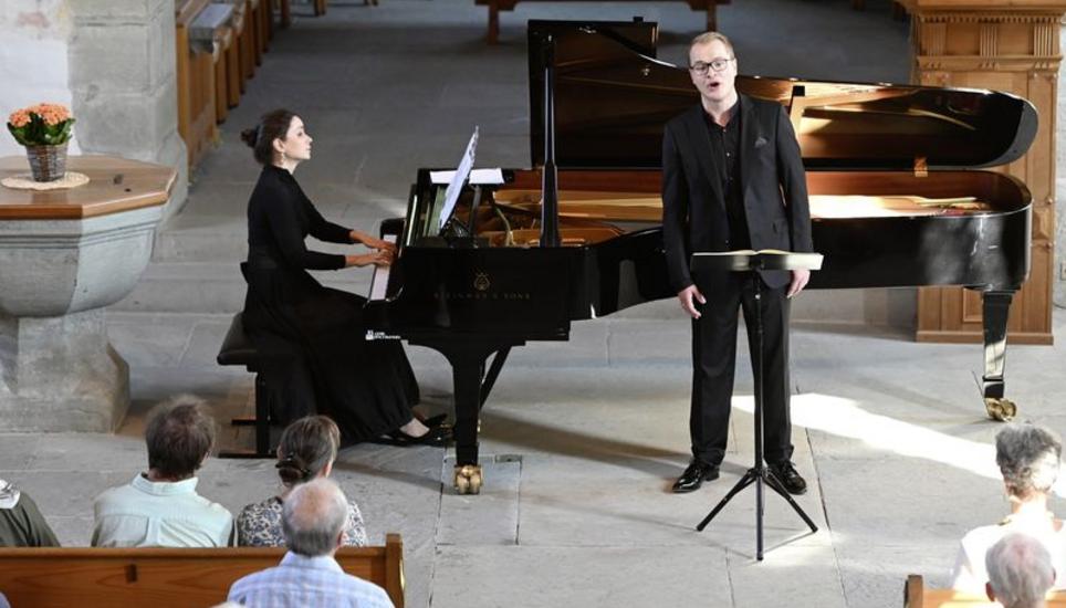 Pauliina Tukiainen und David Fischer sorgten für einen glanzvollen Auftritt in der Kirche Burg. Bild: Selwyn Hoffmann