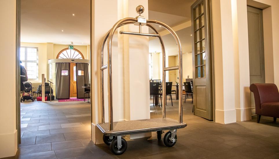 Die steigenden Strompreise machen vielen Hotels zu schaffen. Bild: Roberta Fele