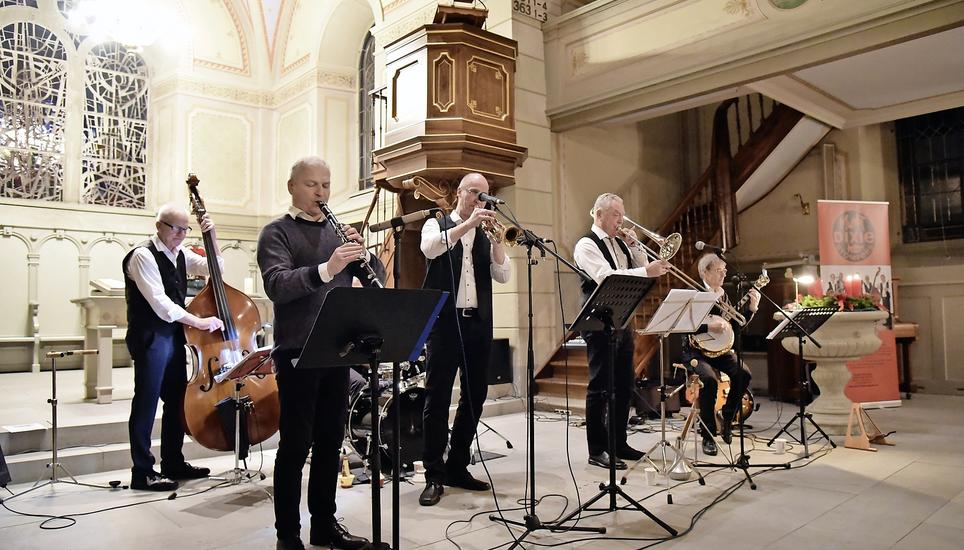 Die Munot Dixie Stompers spielen sich in die Herzen des Publikums. Bild: Daniela Affolter