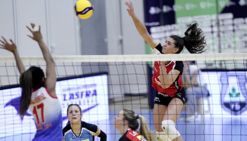 Monika Krasteva (r.) will auch am Mittwoch wieder gegen ZOK UB punkten. Anet Barbara Alfonso Benitez (17) konnte die Reise in die Schweiz nicht antreten. Bild: Aleksandar Djorovic