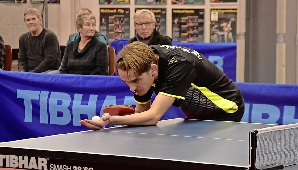 TTCN-Spieler Mauro Schärrer beim Aufschlag. Bild: Pascal Oesch