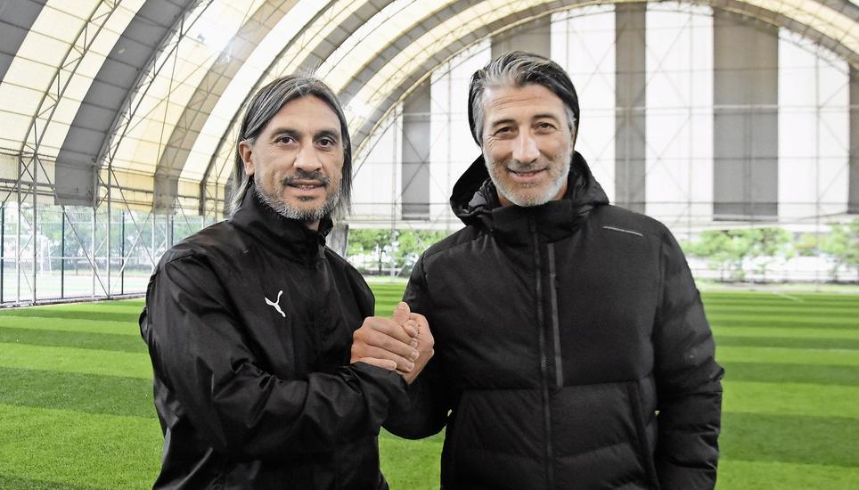 Spontaner Besuch in Lara: Hakan Yakin (links) zusammen mit seinem älteren Bruder und Nati-Coach Murat.