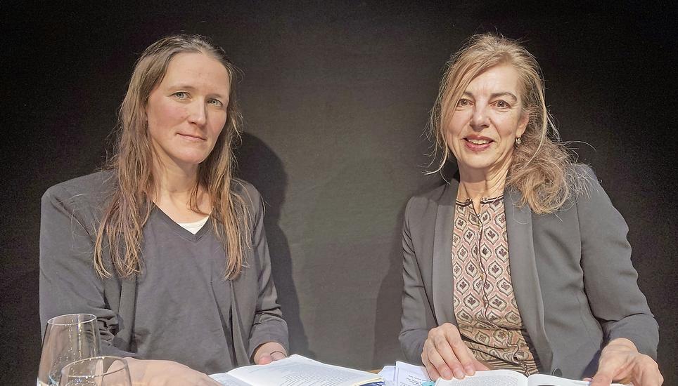 Martina Clavadetscher (links) und Esther Schneider in Stammheim. Bild: Ursula Junker