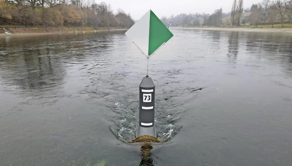 Die Sichtbarkeit der grauen Testboje mit dem normierten Schifffahrtszeichen wird als sehr gut beurteilt. Bild: Fabian Hablützel