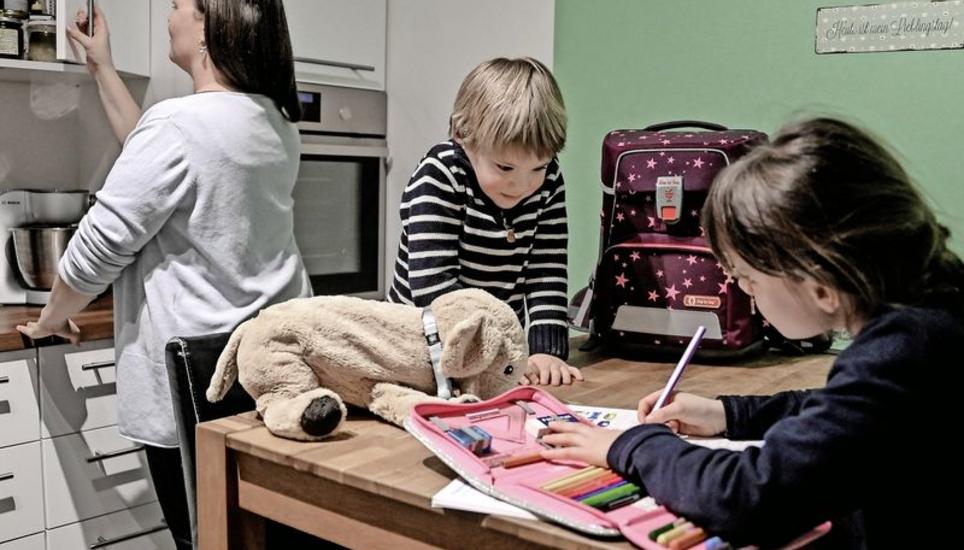 Künftig werden Eltern ein Lehrerdiplom haben müssen, wenn sie ihre Kinder zu Hause unterrichten wollen. Bild: KEY