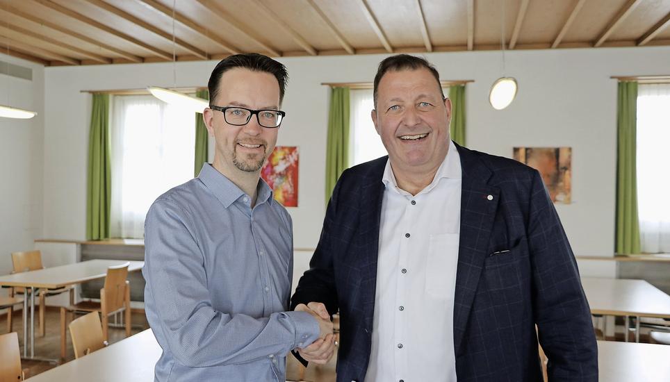 Einwohnerratspräsident Hannes Wipf (links) und Gemeindepräsident Marcel Fringer sind zufrieden. Bild: Lucas Blumer