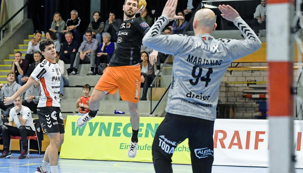 Achtung, hier kommt Sandro Obranovic! Der Kadetten-Spieler auf dem Weg zu einem Tor. Bild: Handball Feeling/Sandro Stutz