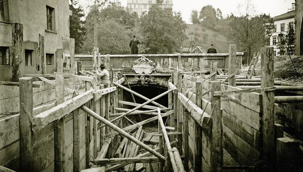 Eindeckungsarbeiten im Oktober 1922 Bild: Stadtarchiv Schaffhausen