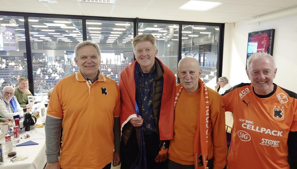 Kadetten-Delegation in Ystad (v. l.): Hansjörg Jaussi, VR-Mitglied beim Hauptsponsor BBC-Group; Paul Herzog, Ex-Chef des Pflegezentrums Schaffhausen, lebt seit Jahren in Ystad; Kadetten-Präsident Giorgio Behr und Vorstandsmitglied Alexander Wegener. Bild: zVg