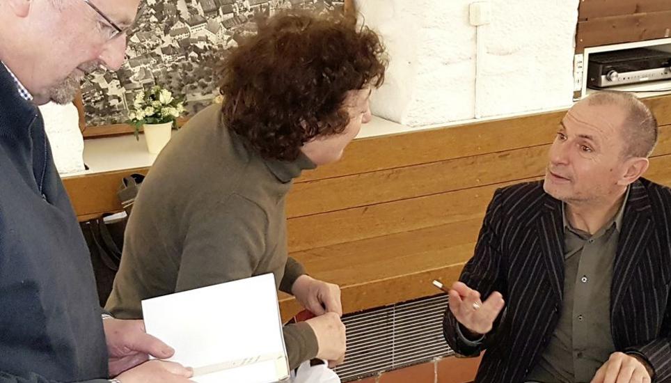 Nach Erzählzeiten in Singen 2016 und 2018 las Norbert Gstrein diesmal im Thaynger Ratskeller. Bild: Andreas Schiendorfer
