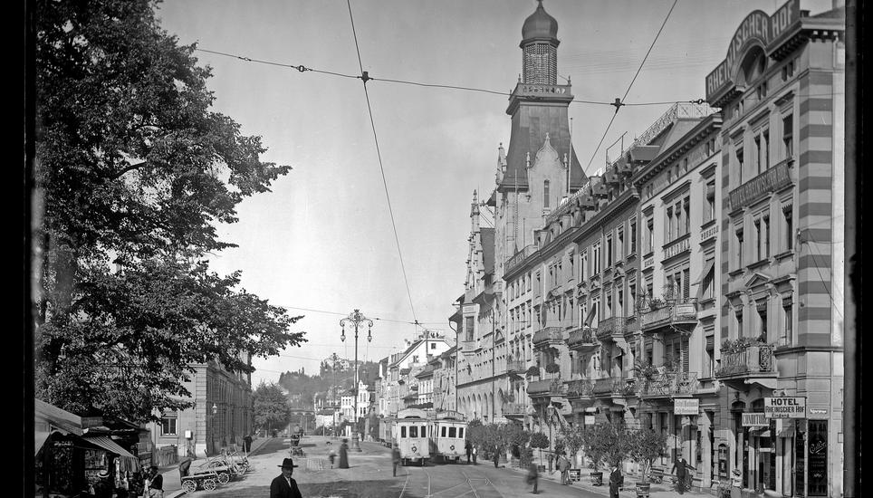 1902 wird die neue Post eröffnet. Ihren schmucken Helm verliert sie beim Umbau 1940. Bild: Stadtarchiv/Foto Koch