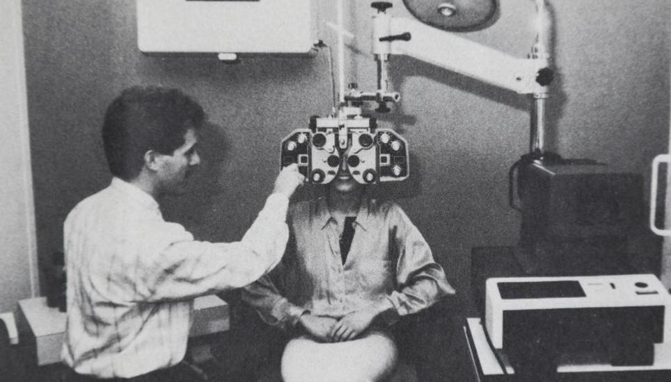 Sehtests in den 80er-Jahren waren simpler – heute sind Kunden fast schon Patienten. Bild: zVg