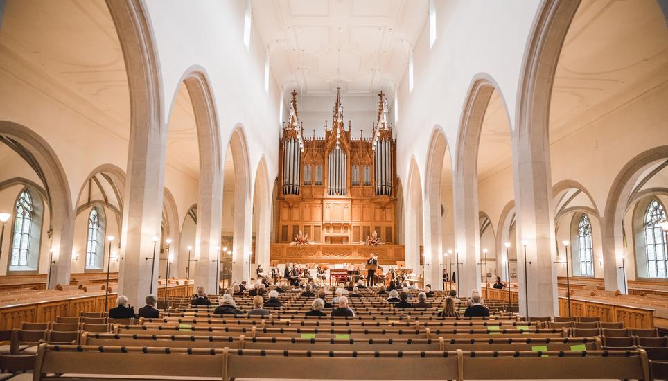 Grossen Anteil am Hörgenuss in der Kirche St. Johann besass der von Waldvogel Herzig hervorragend geschulte, rhythmisch und dynamisch präzise und die Balance zwischen Disziplin und gestalterischem Enthusiasmus haltende Chor: Symbolbild: Roberta Fele
