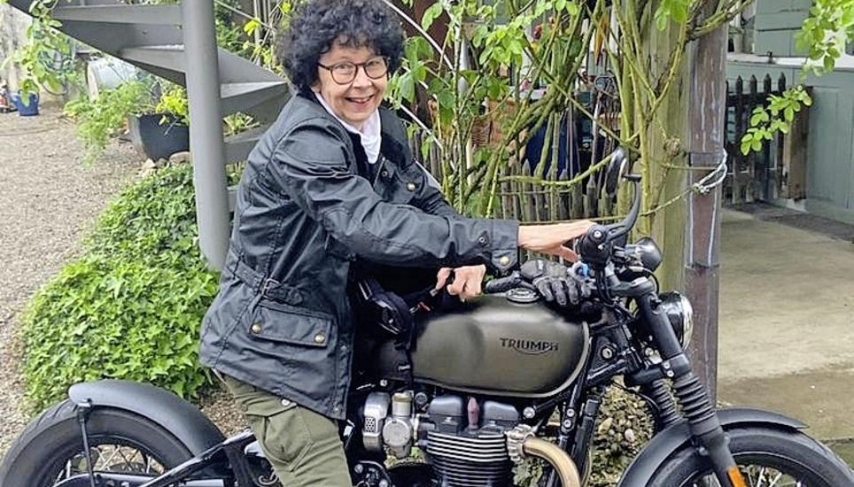Barbara Gafner mit ihren 75 PS. Bild: zVg