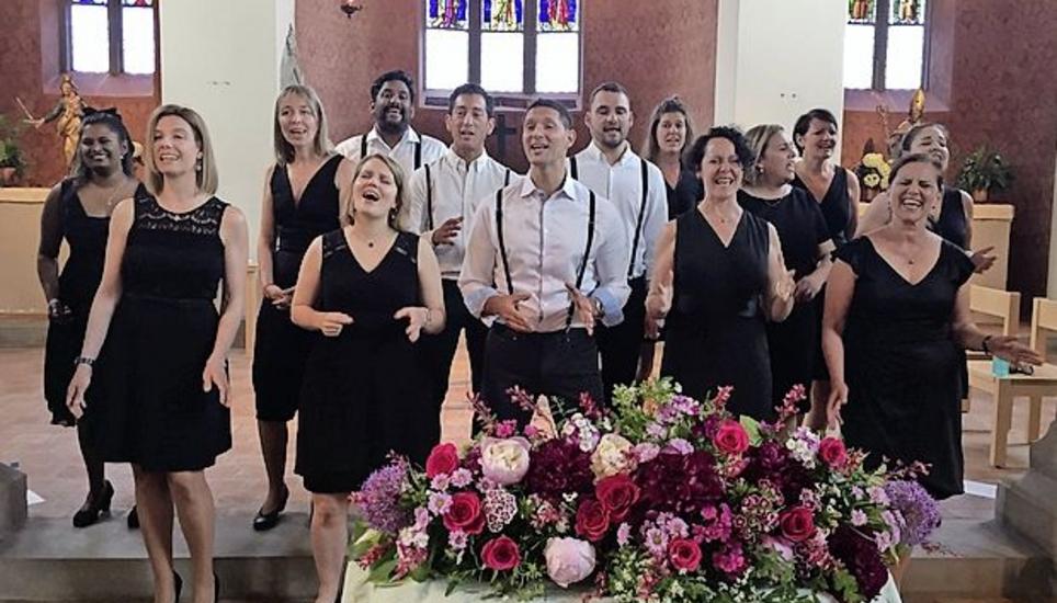 Der «Zurich Gospel Choir» in der Bergkirche Rheinau. Bild: Ursula Fehr