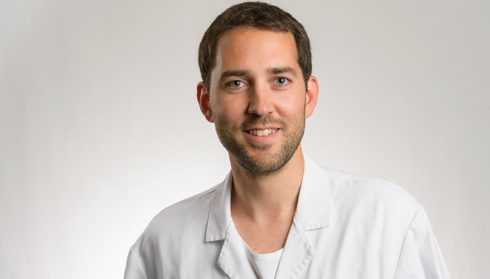 Nicolas Samartzis ist seit 2018 bei den Spitälern Schaffhausen als Oberarzt tätig, seit 2022 in seiner aktuellen Funktion als Kaderarzt mbF. Bild: zVg/Spitäler Schaffhausen