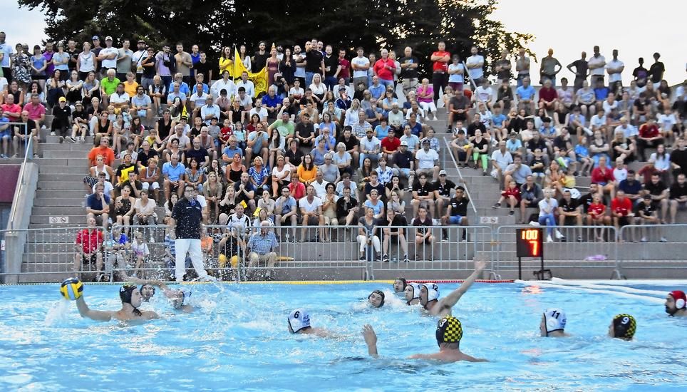 Publikumsmagnet: Die letztjährige Final-Affiche Kreuzlingen vs. Schaffhausen zog 1200 Zuschauer ins Freibad Hörnli. Bild: Pascal Oesch