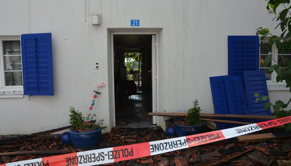 Ein Blick ins Innere des Einfamilienhauses verheisst nichts Gutes.
